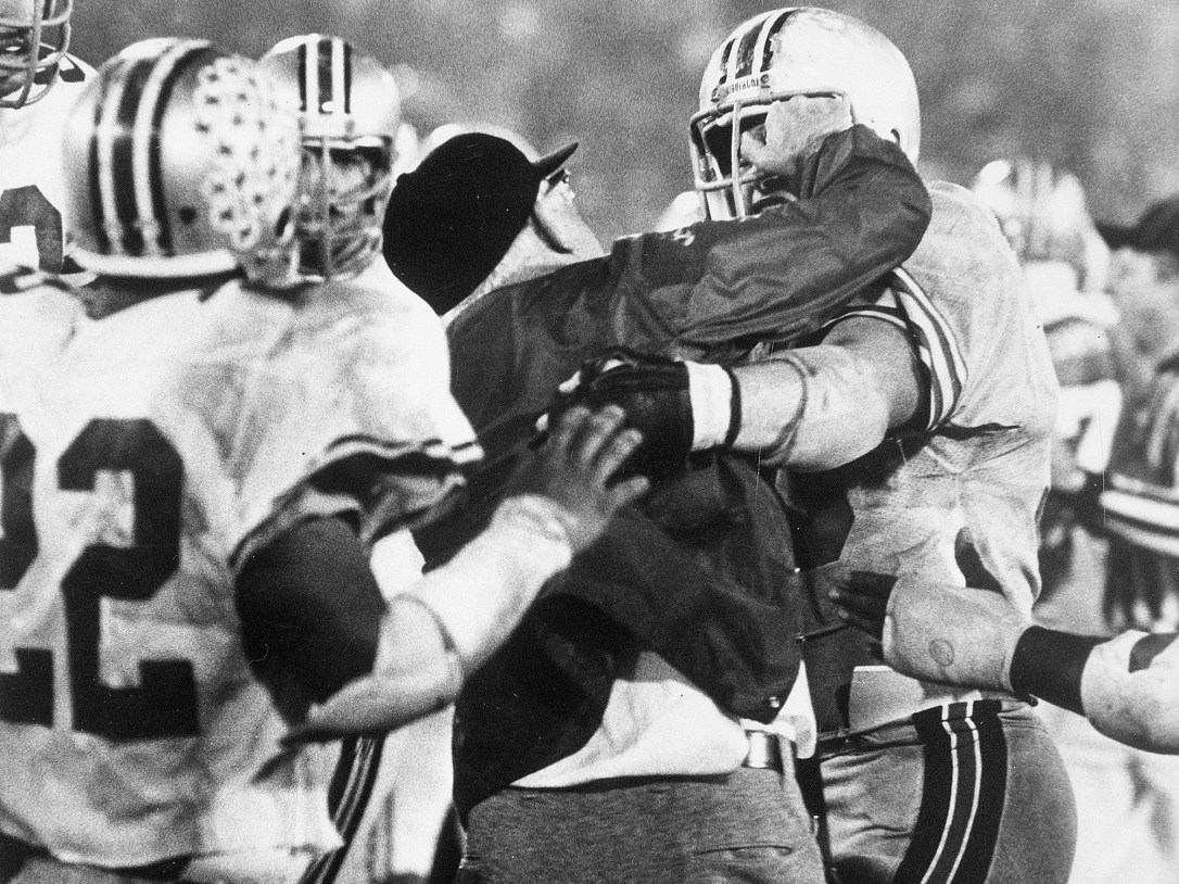 woody-hayes-punch-clemson-ohio-state-gator-bowl-1978
